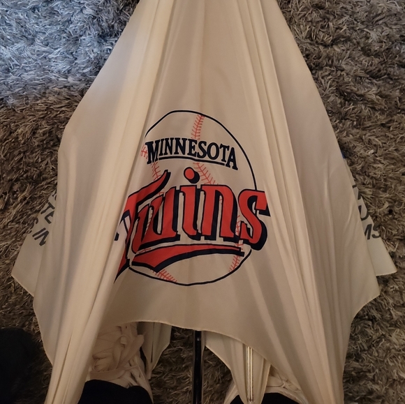 Vintage Minnesota twins umbrella - Picture 5 of 7